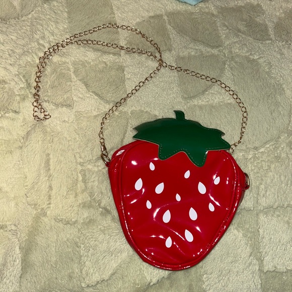 Strawberry Crossbody Bag 🍓 - Picture 3 of 5